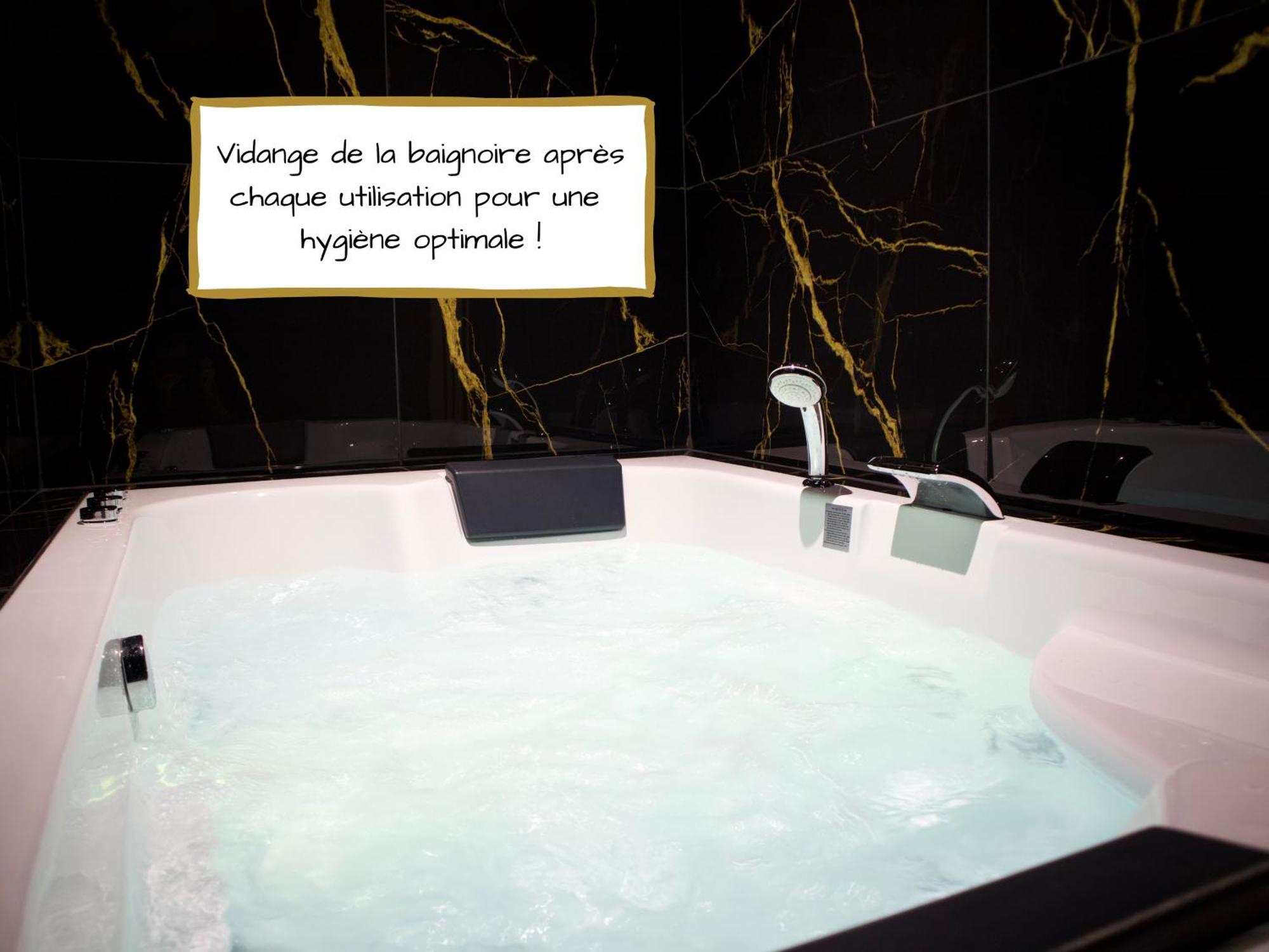 Sejour Detente A Saint-Omer - Jacuzzi Prive, Terrasse, Centre-Ville Et Parking Gratuit Екстериор снимка